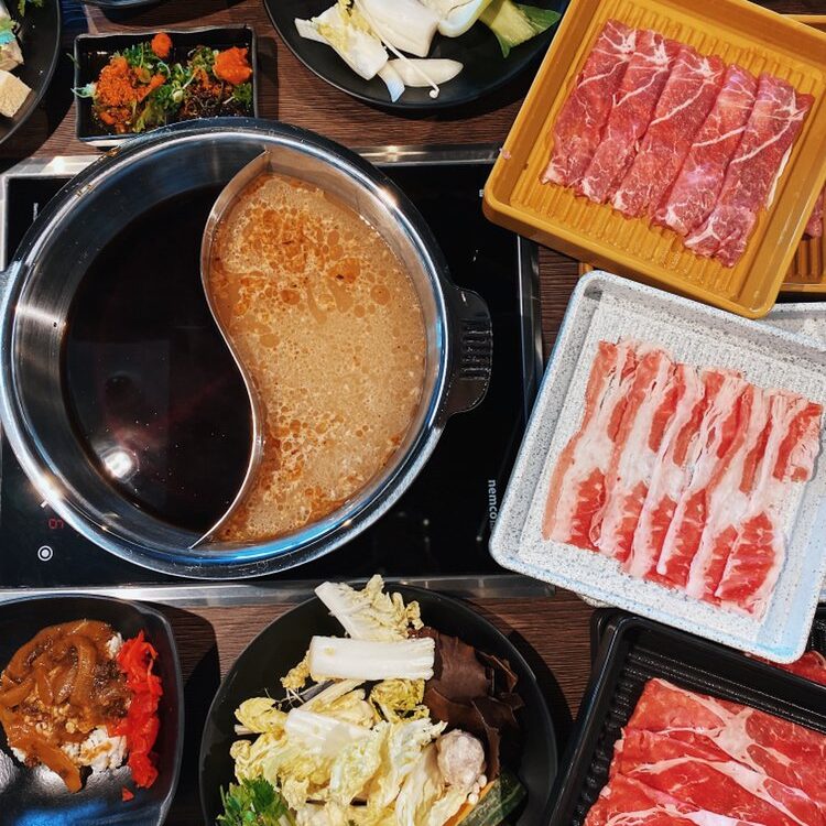 Mo-Mo-Paradise food spread